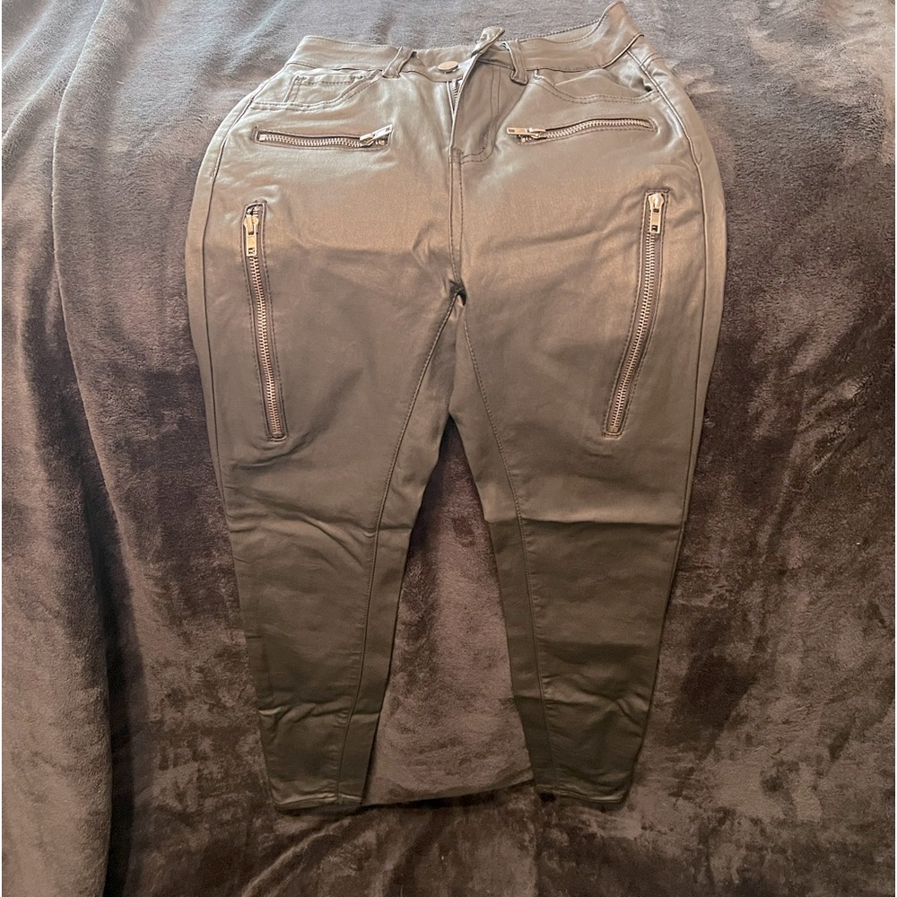Fake leather skinny jeans